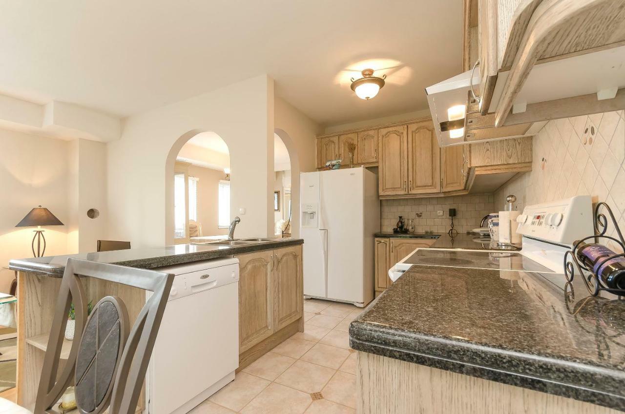Apartment Canada Dream Vacation Srima Eksteriør billede