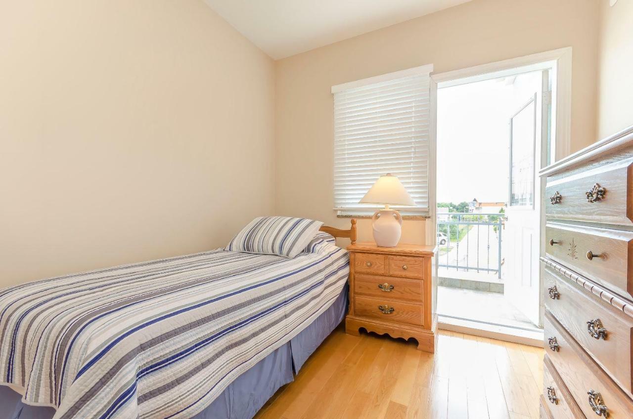 Apartment Canada Dream Vacation Srima Eksteriør billede