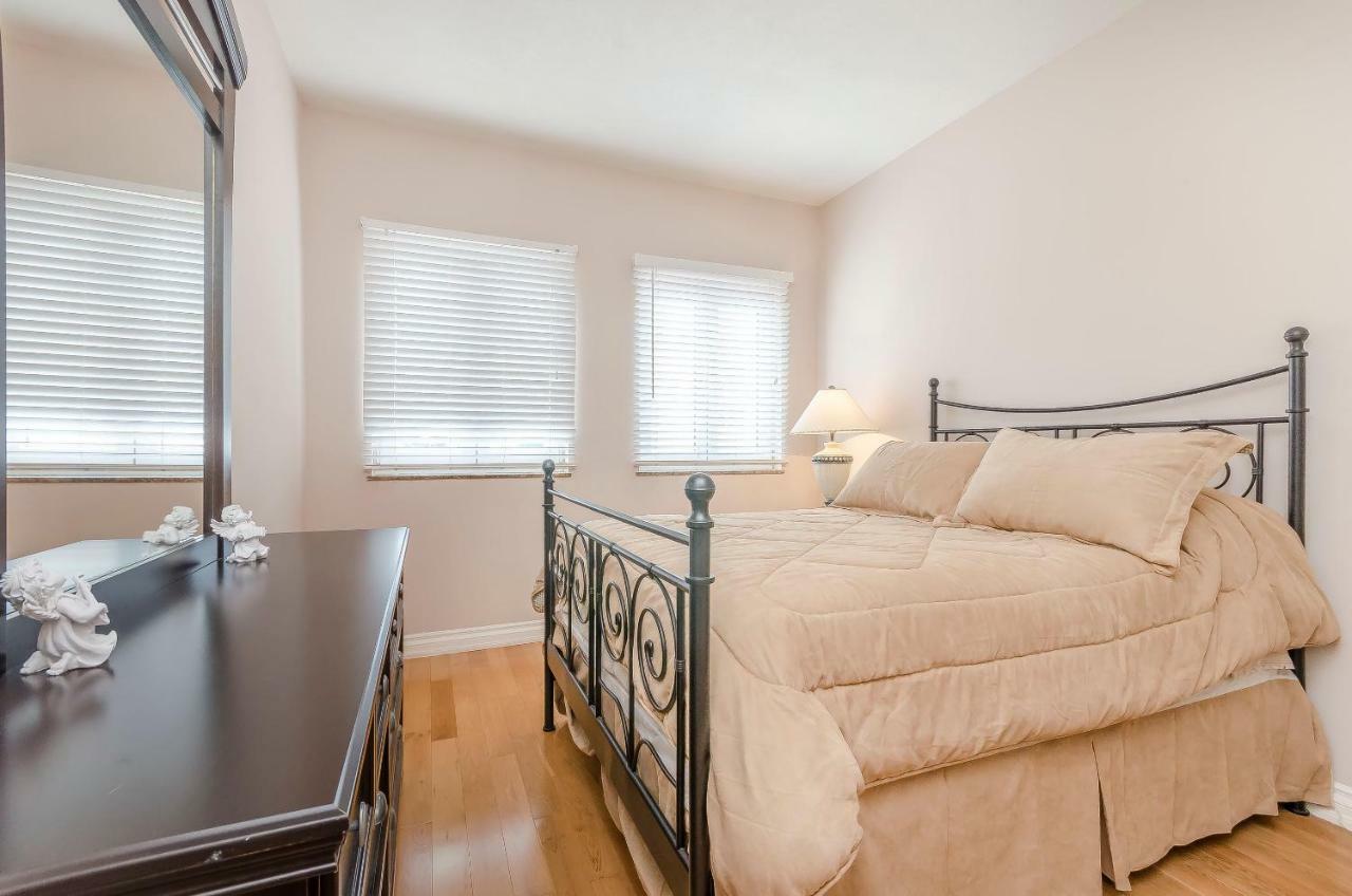 Apartment Canada Dream Vacation Srima Eksteriør billede