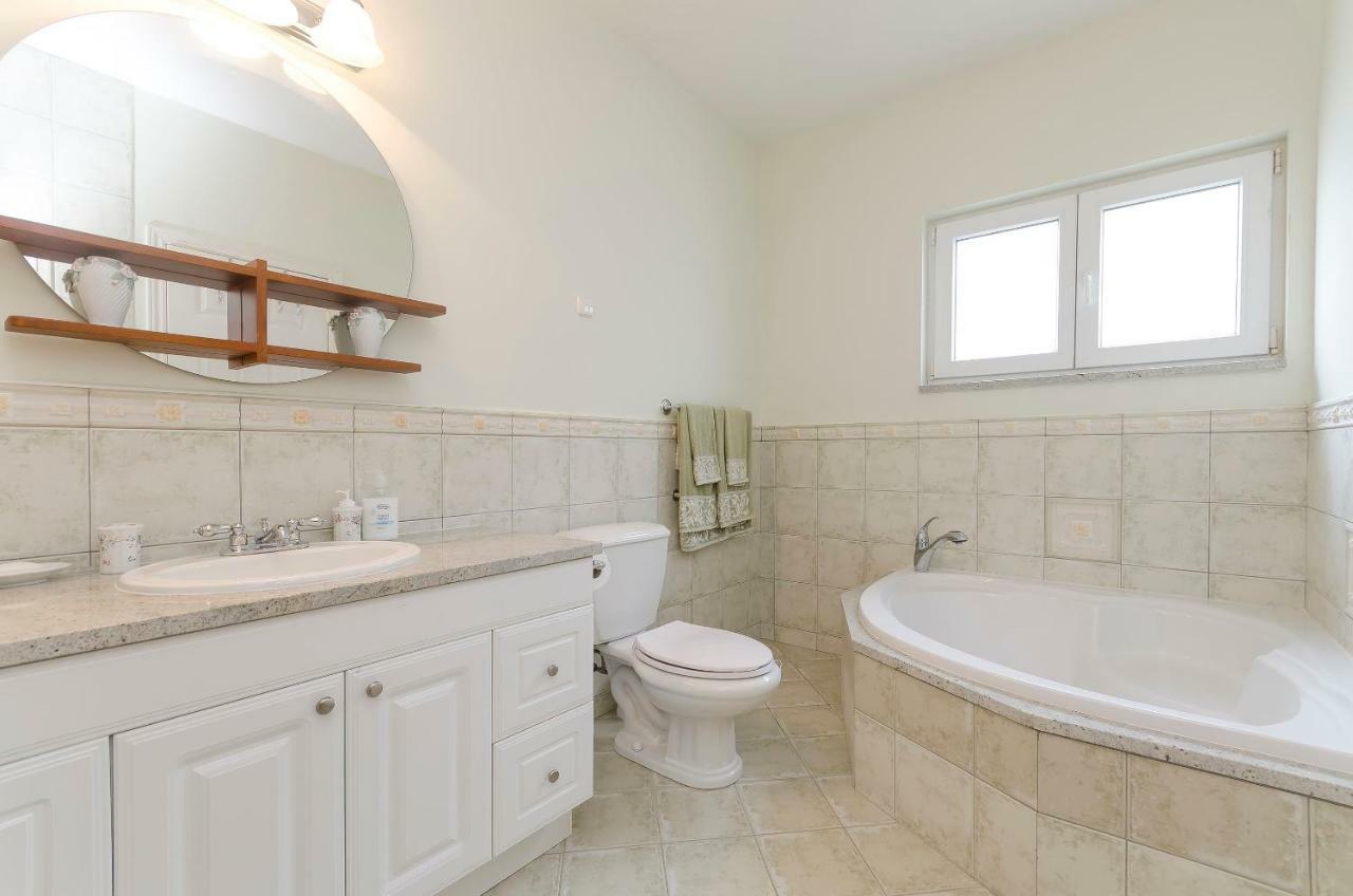 Apartment Canada Dream Vacation Srima Eksteriør billede