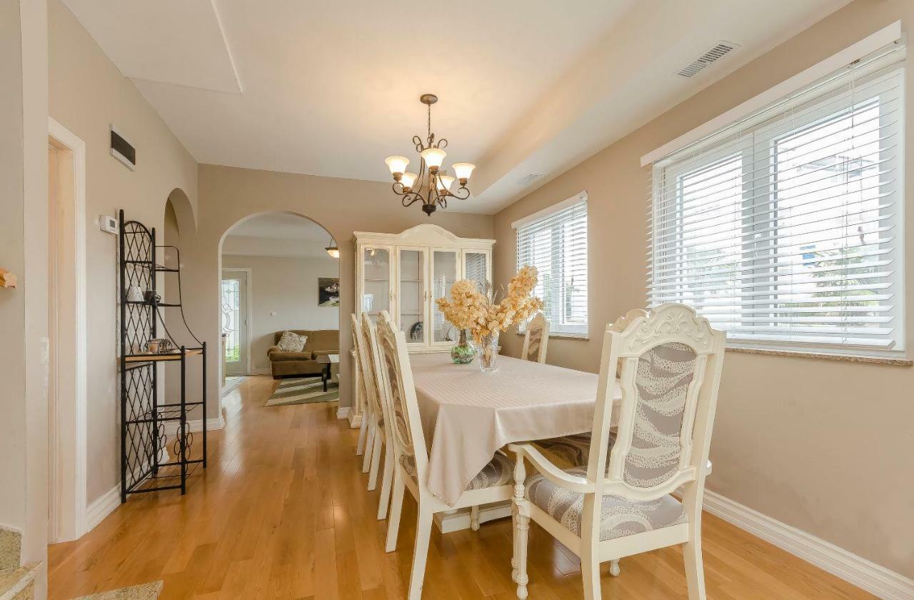 Apartment Canada Dream Vacation Srima Eksteriør billede