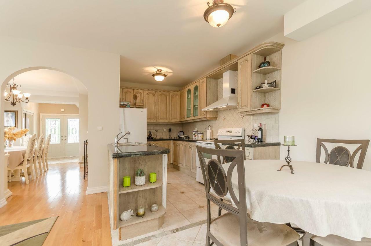 Apartment Canada Dream Vacation Srima Eksteriør billede